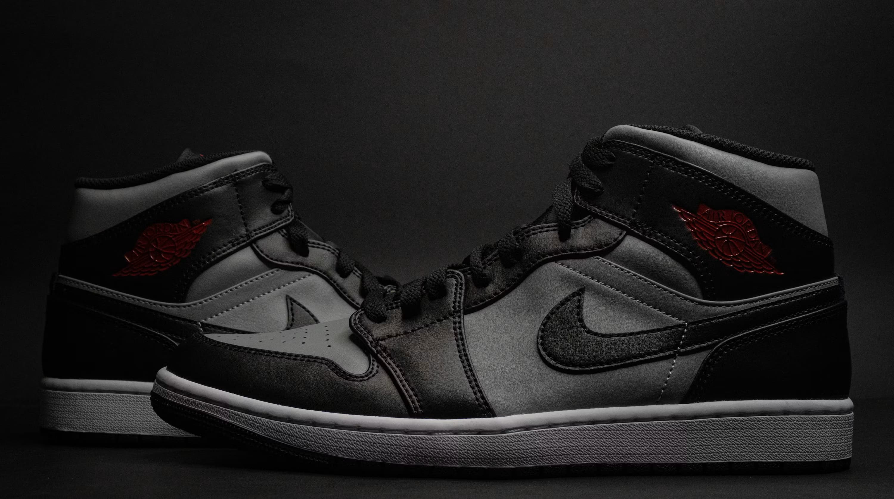 JORDAN GRIS OSCURO CON NEGRO
